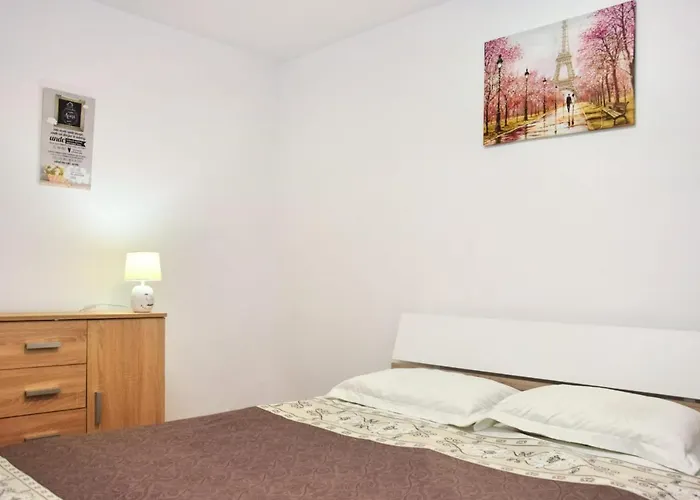 Apartament Cetate