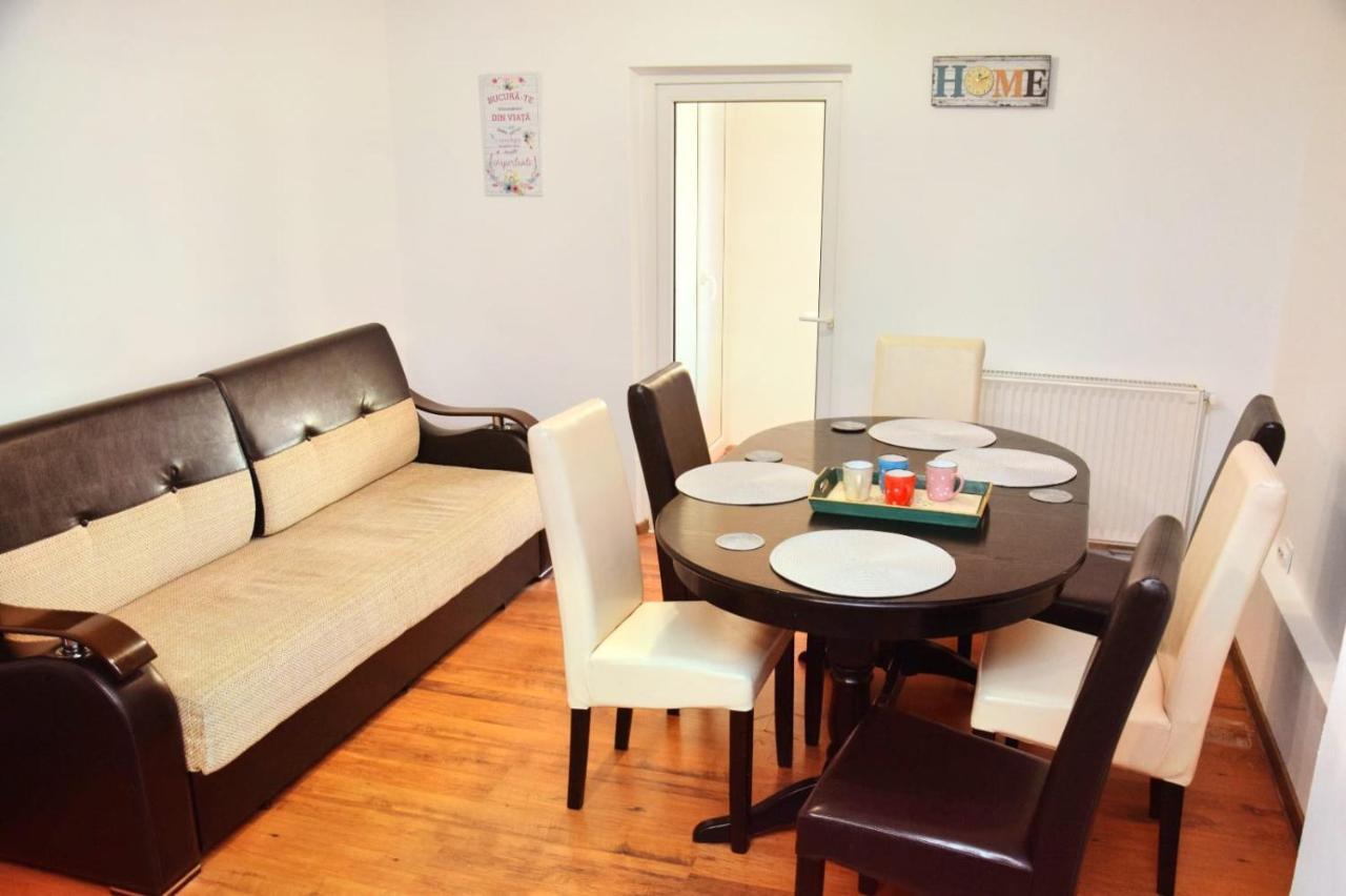 Cetate Apartment *