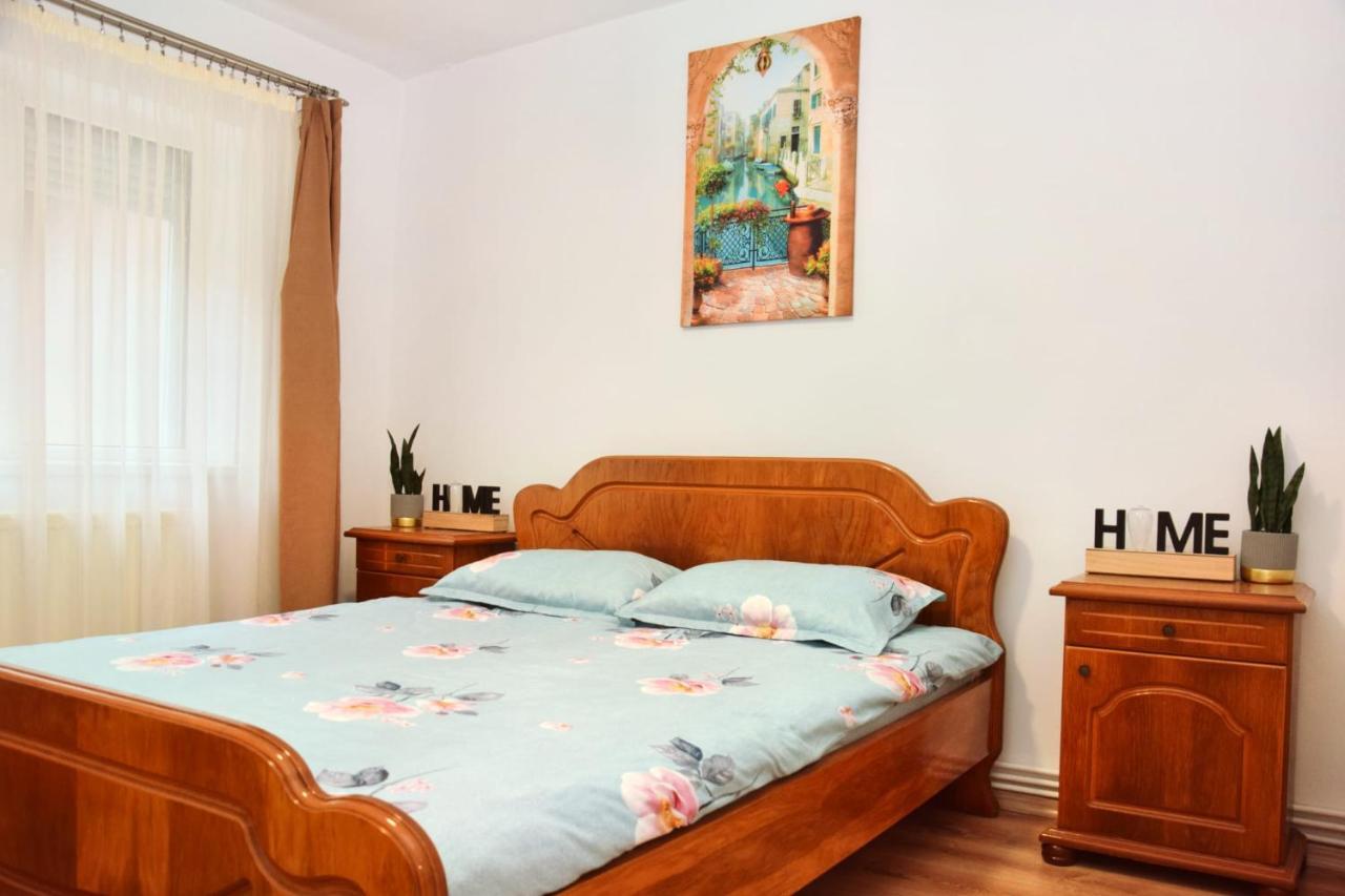 Apartment Cetate *