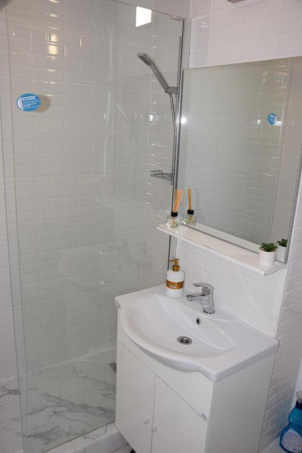 Cetate Apartment